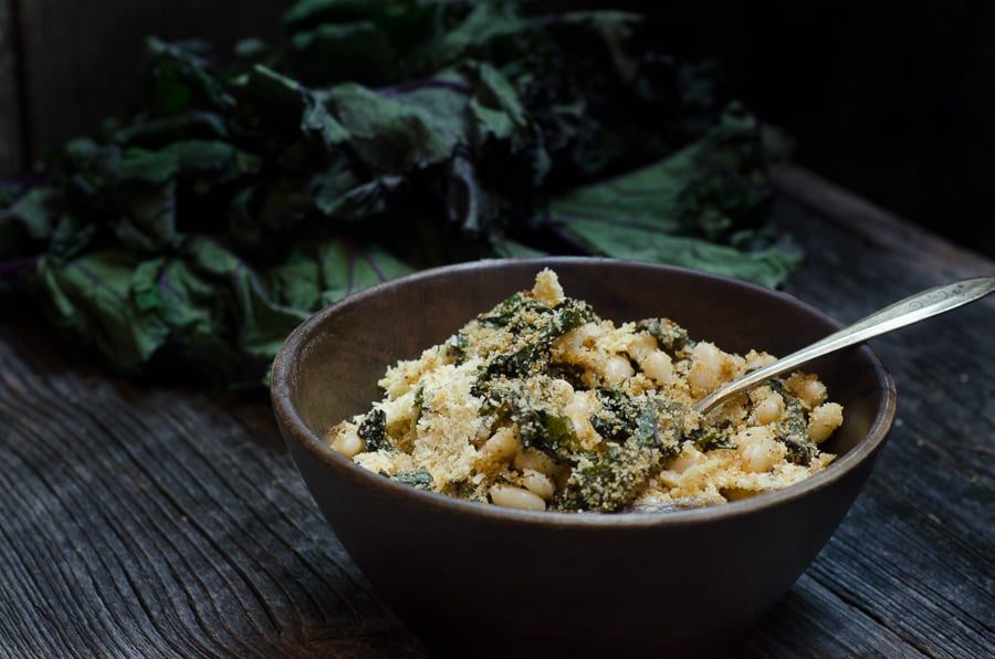 Small white beans and red kale come together in a simple, easy-to-make gratin seasoned with extra virgin olive oil, garlic and red pepper flakes.
