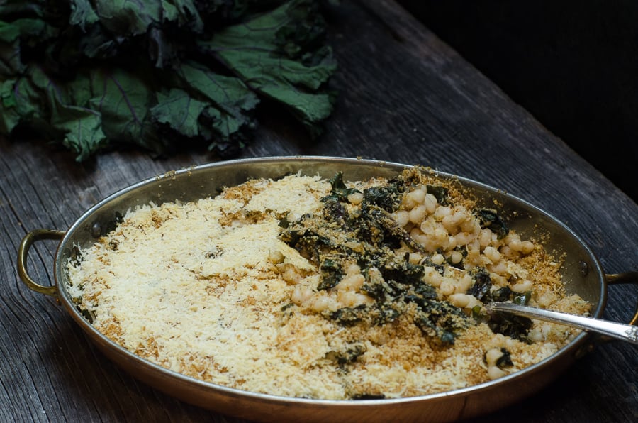 Small white beans and red kale come together in a simple, easy-to-make gratin seasoned with extra virgin olive oil, garlic and red pepper flakes.